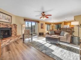 Charming Walnut Hills Condo, hotel in Flagstaff