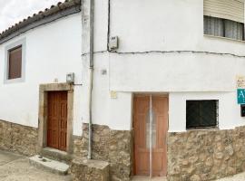 Hotel Foto: Beautiful holiday home in Villamiel with balcony terrace