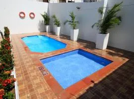 Hotel Rodadero Inn By GEH Suites, hotel in Santa Marta