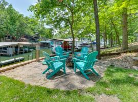 Hotel kuvat: Lakefront Retreat in the Heart of Osage Beach!