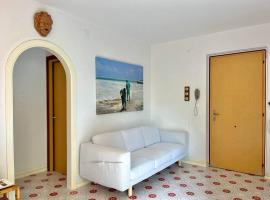 Hotel Photo: Beach house with private garden and parking