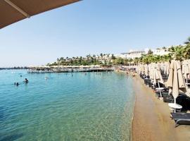 Photo de l’hôtel: Sea Front Residence with Sandy Beach Private Jetty