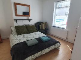 Zdjęcie hotelu: Roomy dog friendly Gosport town house sleeps 6