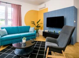 Hotel Photo: City Center Terrace apartment with AC by Kovee