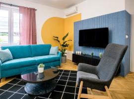 Hotel Foto: City Center Terrace apartment with AC by Kovee