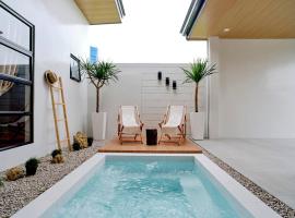 Hotel foto: Bali-inspired Villa with Dipping Pool by Pallet Homes