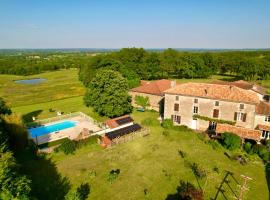 Fotos de Hotel: A L'Ombre Du Marronnier GITES