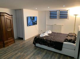 A picture of the hotel: Studio 45m2 très calme