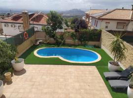 Ξενοδοχείο φωτογραφία: Luminosa y confortable casa con vistas y piscina