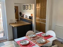 Photo de l’hôtel: Comfortable 2 bedroom home from home with parking