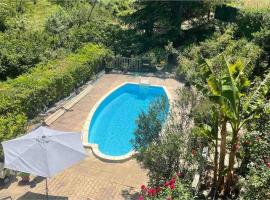 Foto di Hotel: Maison avec piscine et terrasses