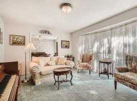 Ξενοδοχείο φωτογραφία: Classic Retreat in Great Neighborhood