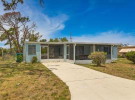 מלון צילום: Englewood Vacation Home with Screened Porch!