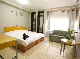 Hotel Photo: Little Prince Hostel-5 Min Walk To The Beach