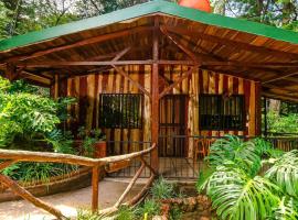 Cabañas Lunas del Poás, hotell sihtkohas Bajos Tigre
