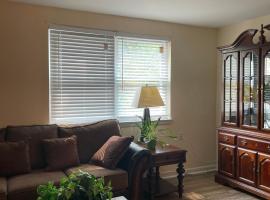 Hotel Foto: Quiet 2 Bedroom Apartment Condo in the Hampden / Medfield area few minutes to Downtown - Emerald Elite