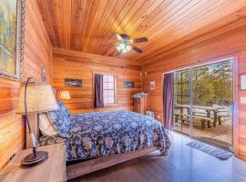 Cabin #5 Black Bear - Pet Friendly - Sleeps 6 - Playground & Game Room, ξενοδοχείο σε Payson