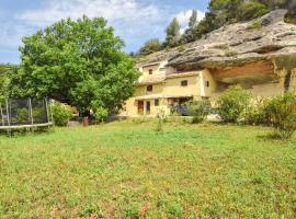 Hotel Foto: Stunning Home In Beaumettes With Kitchen