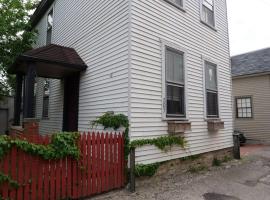 호텔 사진: Historic German Village Home/A+ Downtown Location