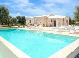 होटल की एक तस्वीर: Trullo Delori with infinity Pool