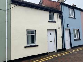 Hotel Photo: 2 Bed Townhouse Eyre Square City Centre