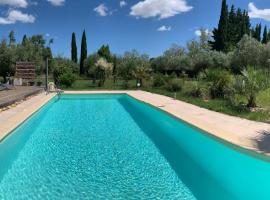 Fotos de Hotel: VILLA NIMES BARTHEROES 3 Chambres