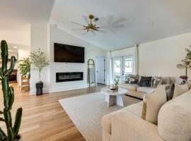 Hotel foto: Chic Bonita Springs Vacation Rental, 6 Mi to Beach