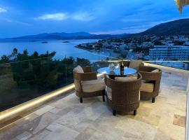 호텔 사진: Luxurious 2-Bed Sea-side Apartment in Saronida