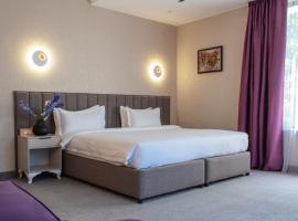 Orient Hotel Bishkek، فندق في بيشكيك