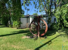 Hotel Photo: Cozy remodeled trailer with country feel