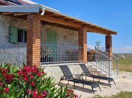 Holiday house Adriana, hotell sihtkohas Povljana