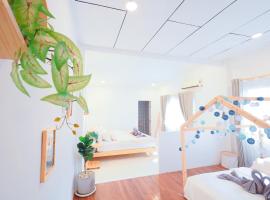 รูปภาพของโรงแรม: Ratchada Retreat Villa 2