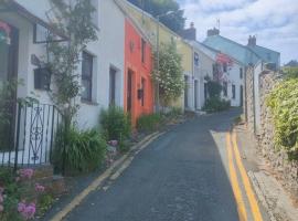 Fishermen's cottage with log burner, 2 bathrooms & sea views from garden terraces, hotel in The Mumbles