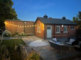 Hotel Photo: Cosy small cottage in Wirral Merseyside with kitchen