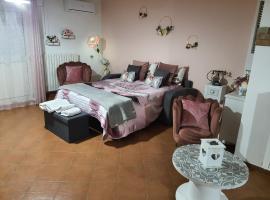 호텔 사진: Shabby Chic Rooms con cucina e giardino privato