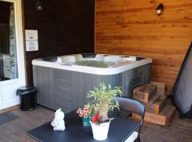 Фотографія готелю: Au coucher du soleil, chalet avec jacuzzi et sauna