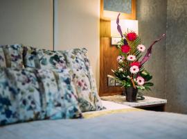 Hotel Photo: The Valley Hotel & Carriage Gardens