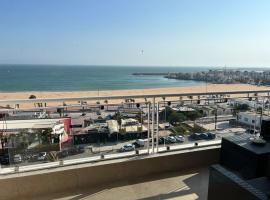 Hotelfotos: Luxury Apartment 105sqm Terrace Seafront WIFI Unlimited