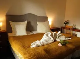 Riverside Inn