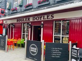 होटल की एक तस्वीर: Bugler Doyles Bar & Townhouse