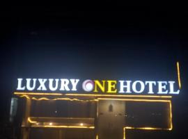 รูปภาพของโรงแรม: Luxury one hotel Lahore