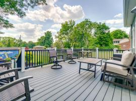 होटल की एक तस्वीर: Quiet Old Hickory Home Rental with Deck and Fire Pit!