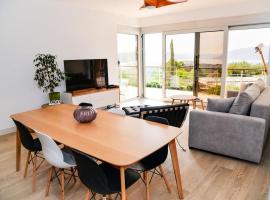 Golden Suit Tivat Heights-Pool & Seaview C1, hotel din Kavač