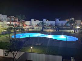 Hotelfotos: Casa familiar a pie de piscina