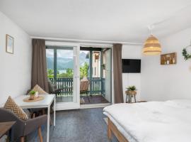 "Boho Oase" with lake view and pool、Därligenのホテル