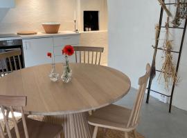 A picture of the hotel: Two Bedroom, Newly Renovated, Garden Apartment, Gärsnäs Österlen