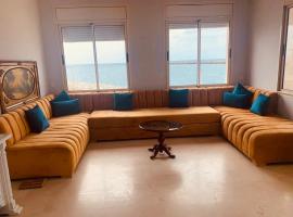 होटल की एक तस्वीर: Vue paradisiaque, appartement top luxe Mehdya