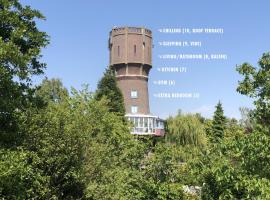 Foto di Hotel: Verblijf boven in de watertoren van Strijen