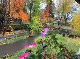 Hotel Photo: Kelowna little Island 3 units near Downtown, lake, hospital and Okanagan Collage