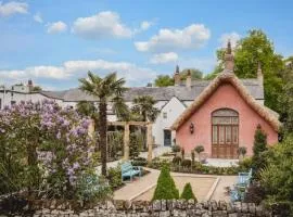 Le Petit Chateau & William de Percy